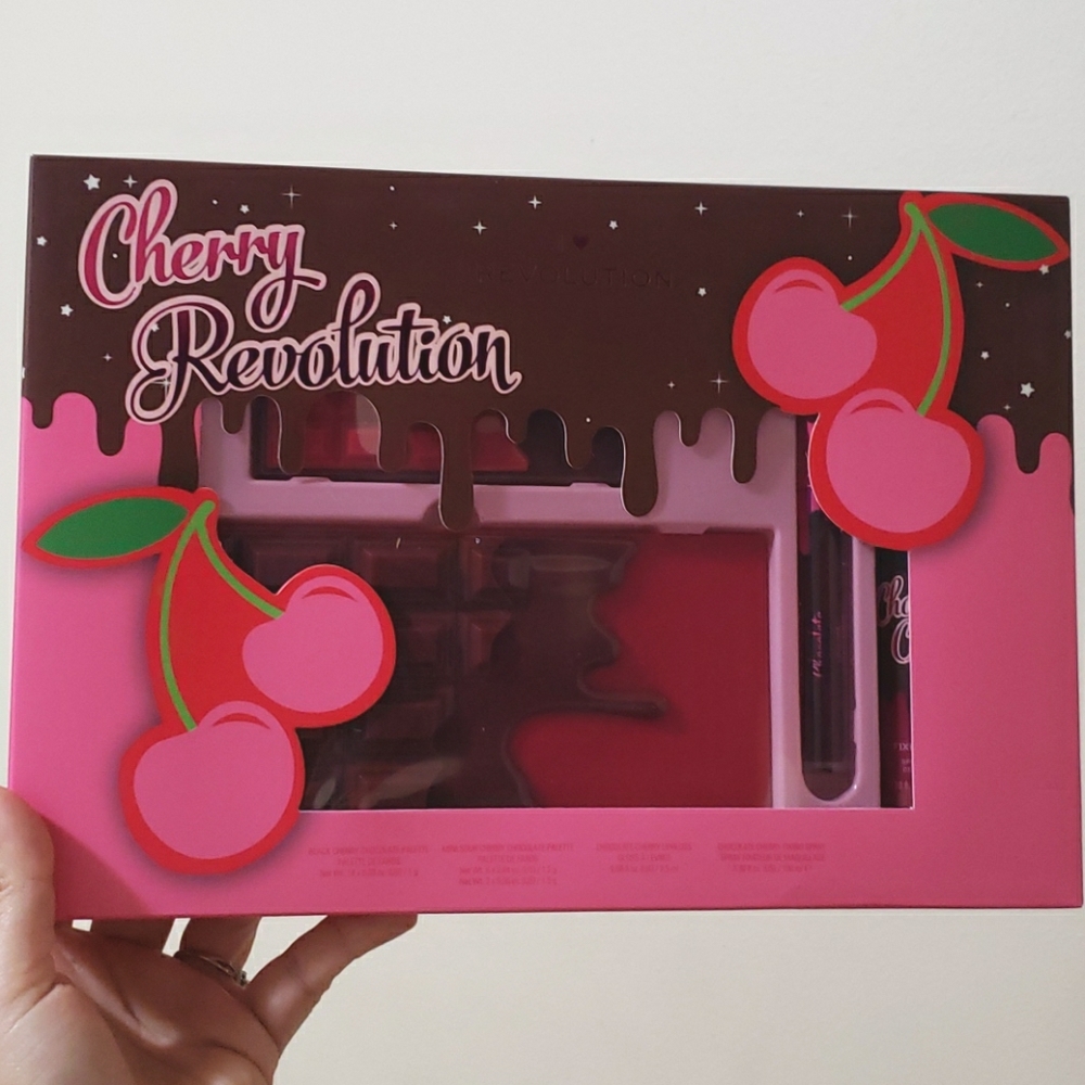 I Heart Revolution Chery Revolution Set